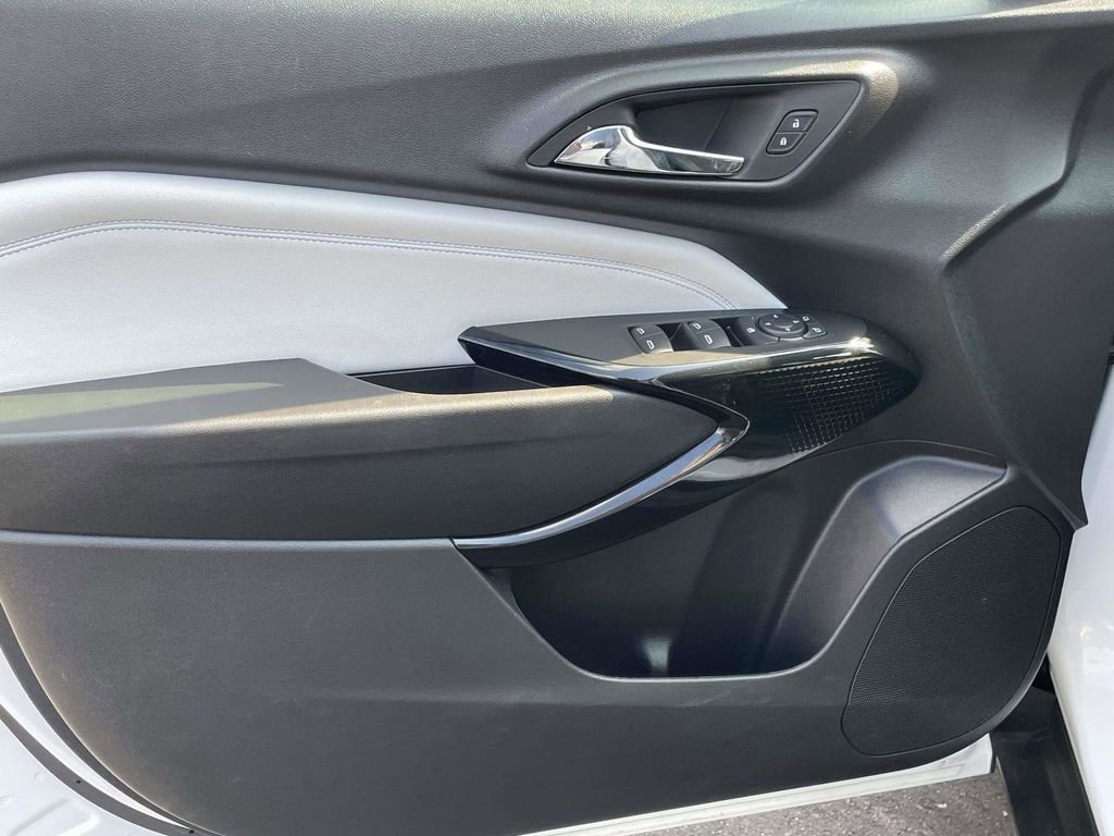 Used 2025 Chevrolet Trax LT image 11