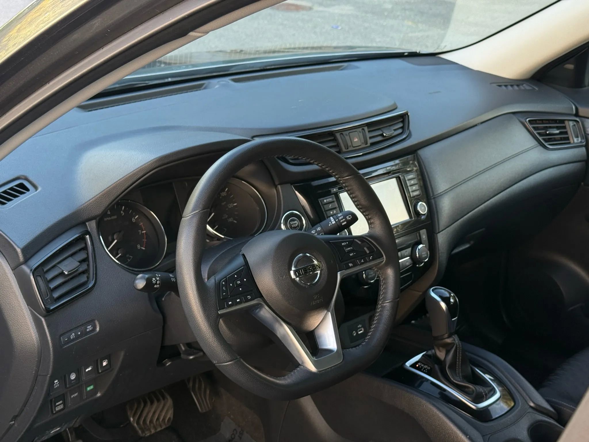 Used 2020 Nissan Rogue SV image 15