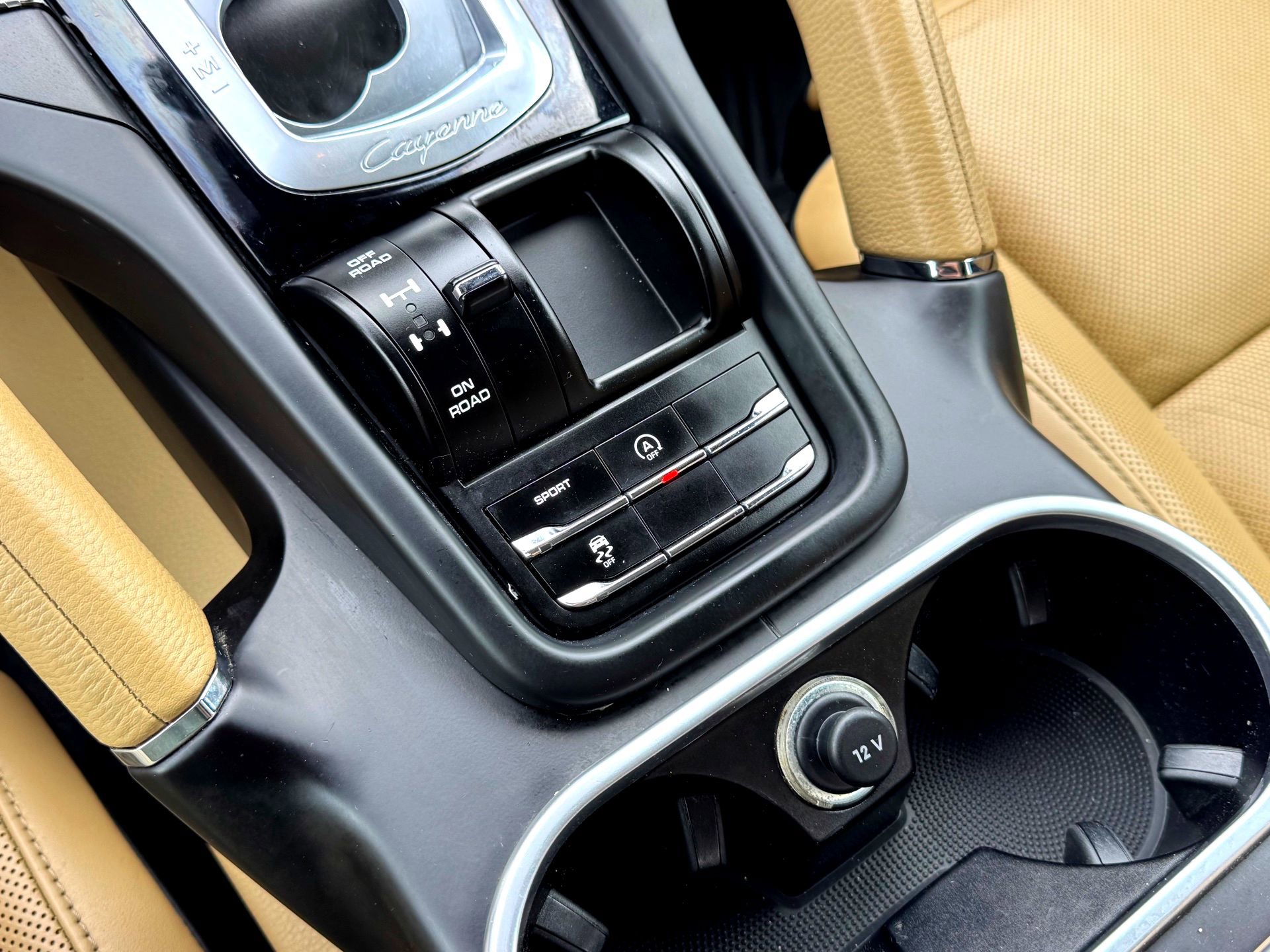 Used 2015 Porsche Cayenne S image 29