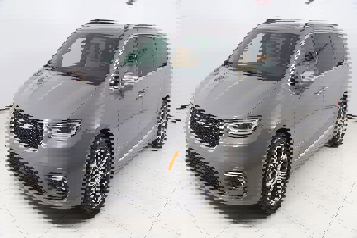 Used 2024 Chrysler Pacifica Pinnacle image 27