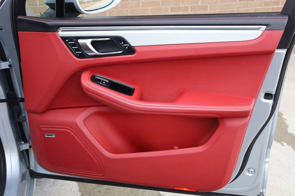 Used 2015 Porsche Macan Turbo image 24