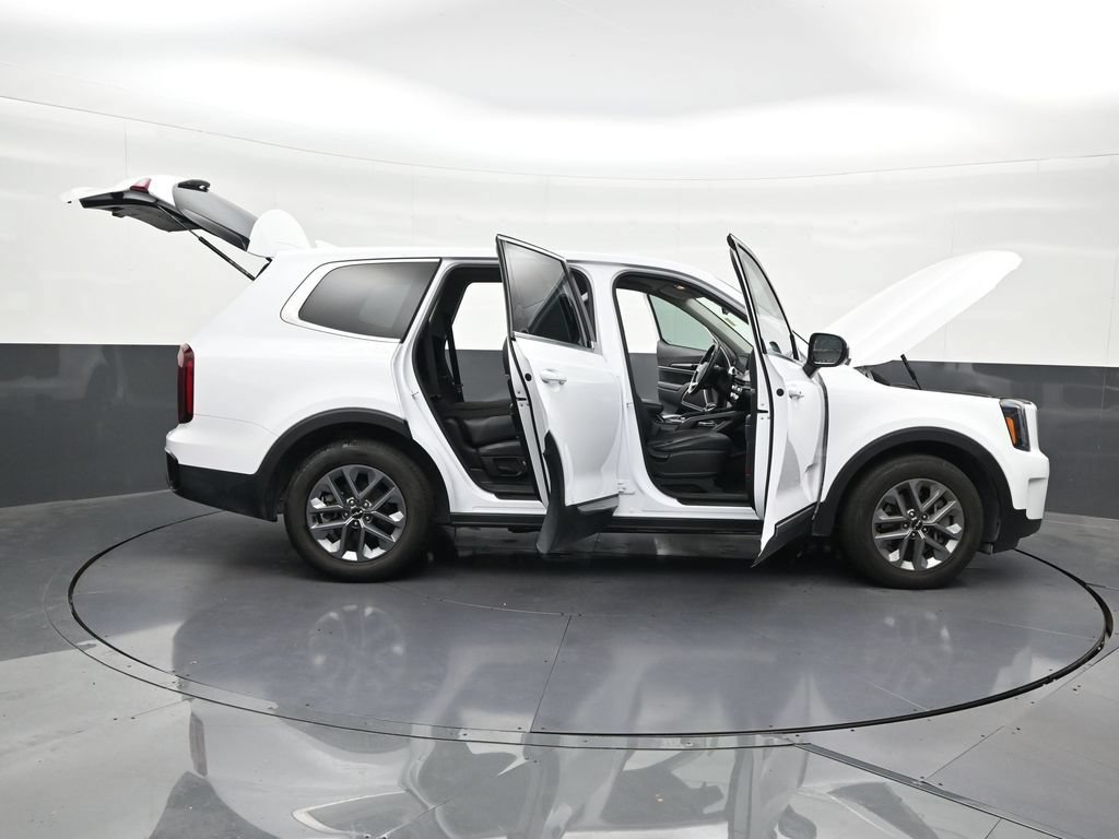 Used 2024 Kia Telluride LX FWD image 33