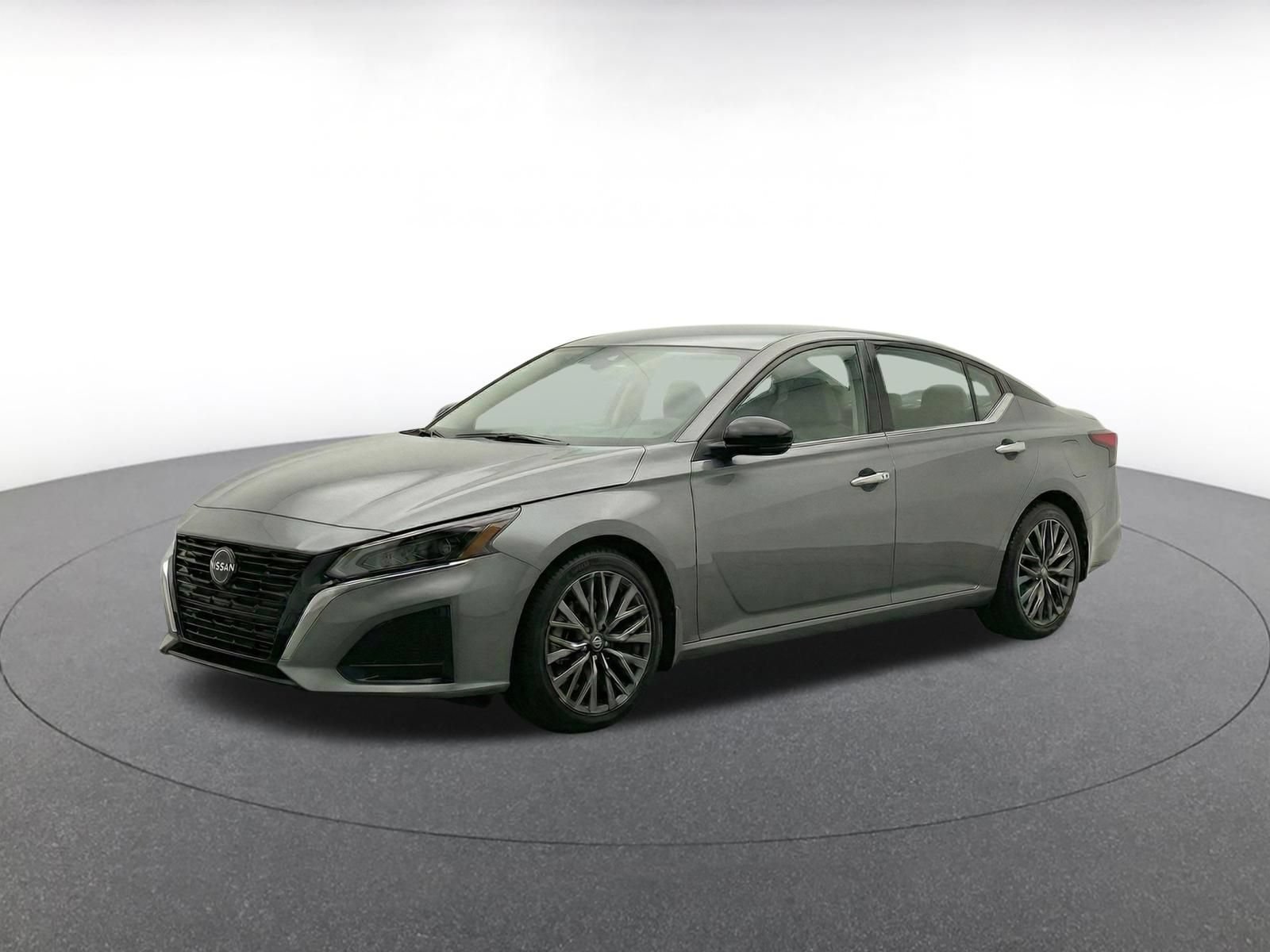 Used 2025 Nissan Altima 2.5 SV FWD image 3