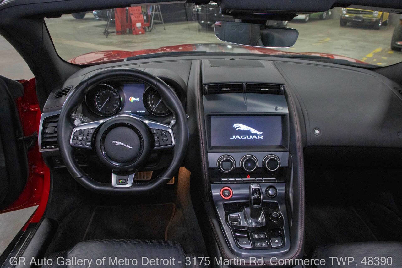 Used 2020 Jaguar F-TYPE R image 17