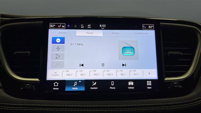 Used 2023 Chrysler Pacifica Touring-L w/ S Appearance Package FWD image 14