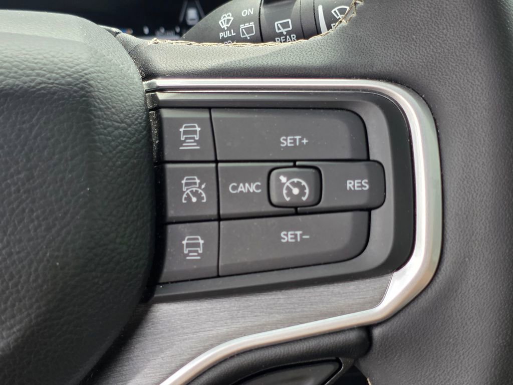 Used 2025 Jeep Wagoneer Series II w/ Convenience Group I AWD/4WD image 18