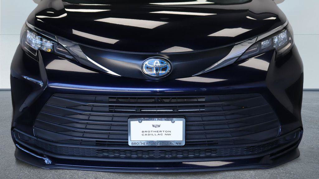 Used 2024 Toyota Sienna LE AWD/4WD image 12