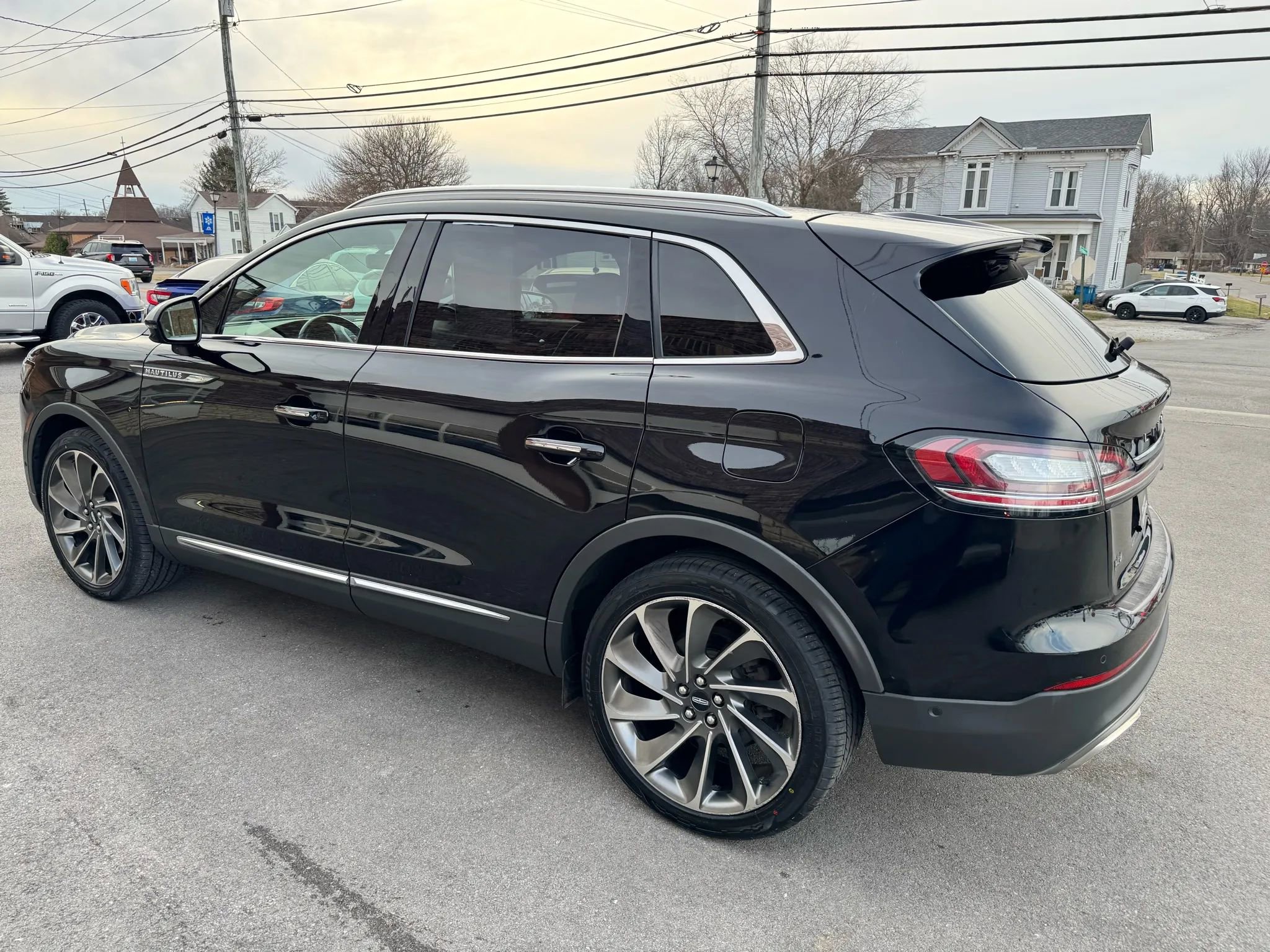 Used 2019 Lincoln Nautilus Reserve image 10