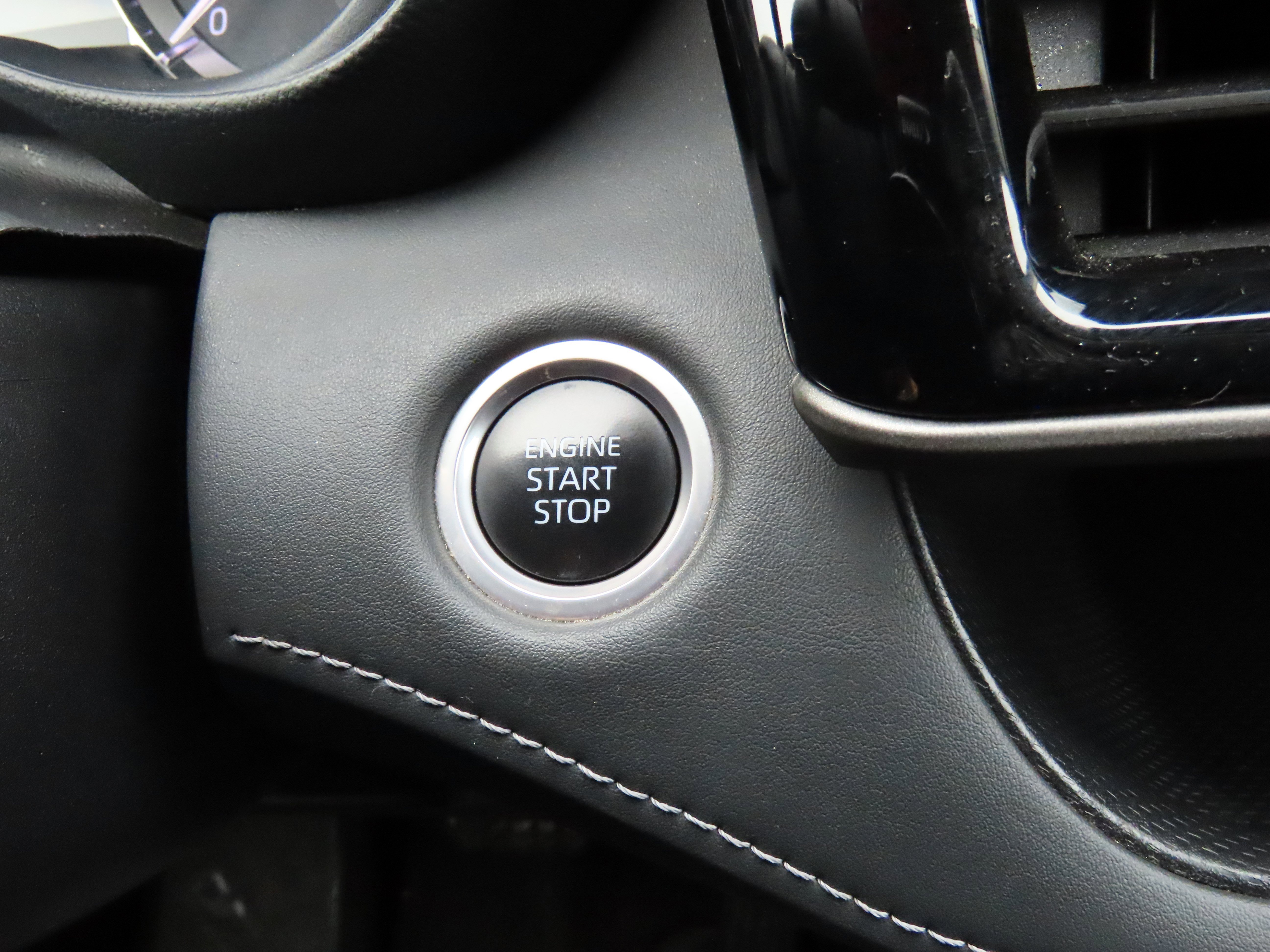 Used 2024 Toyota Highlander LE image 30