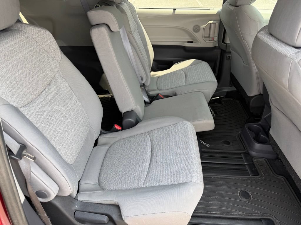 Used 2022 Toyota Sienna LE FWD image 18