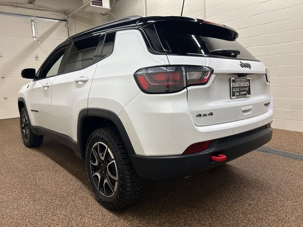 Used 2024 Jeep Compass Trailhawk w/ Trailhawk Elite Group AWD/4WD image 4