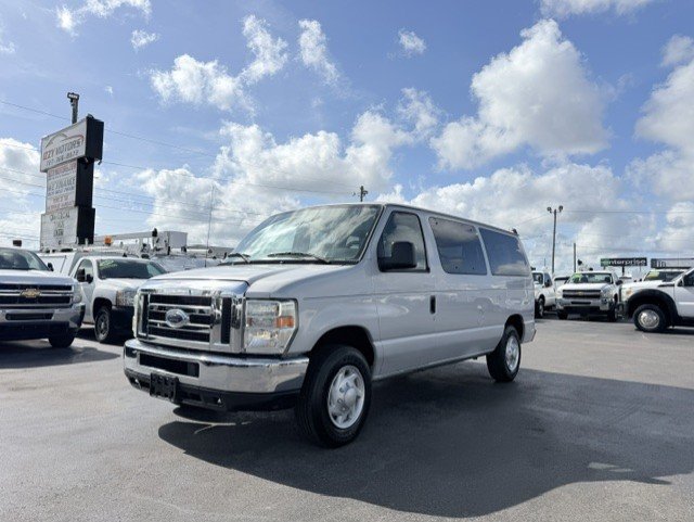 Used 2008 Ford E-150 and Econoline 150 Wagon RWD image 2