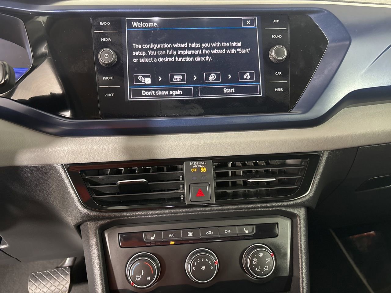 Used 2022 Volkswagen Taos SE w/ Panoramic Sunroof Package image 14