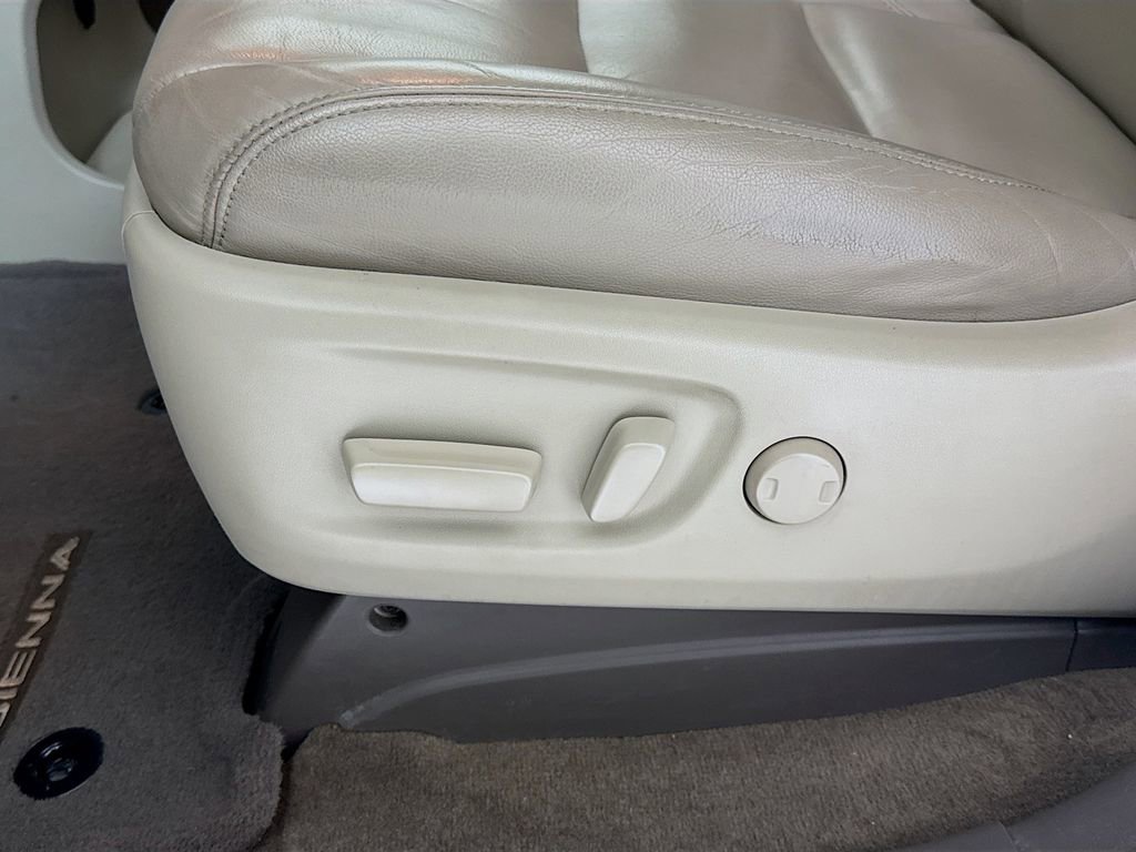 Used 2016 Toyota Sienna XLE image 17