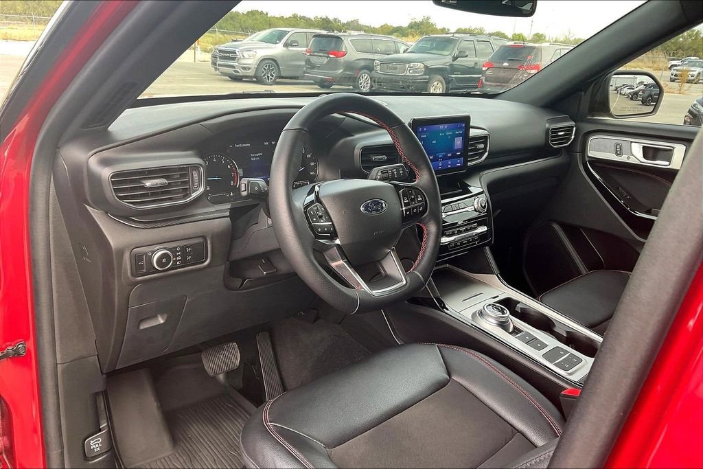 Used 2023 Ford Explorer ST-Line w/ Class IV Trailer Tow Package image 16