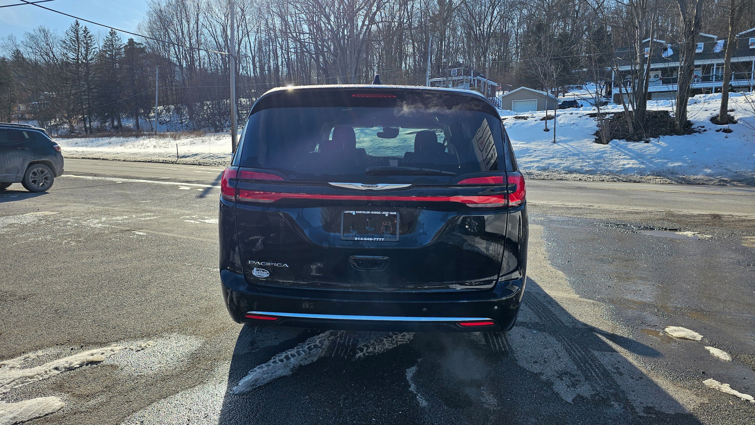 Used 2024 Chrysler Pacifica Touring-L image 16