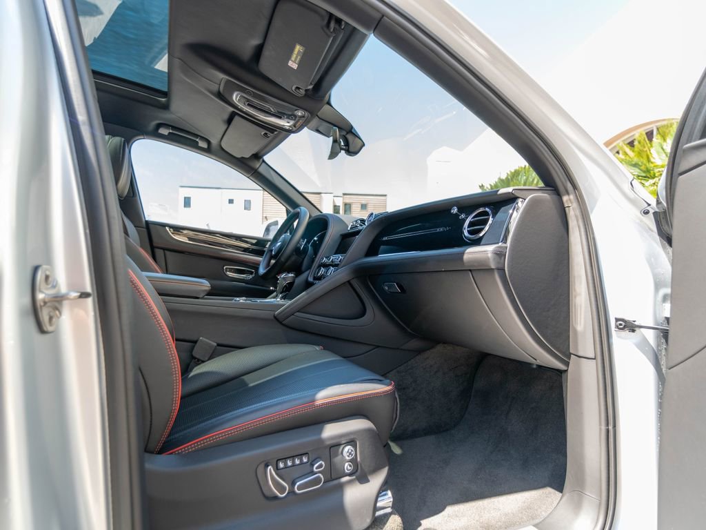 Used 2023 Bentley Bentayga Extended Wheelbase AWD/4WD image 2