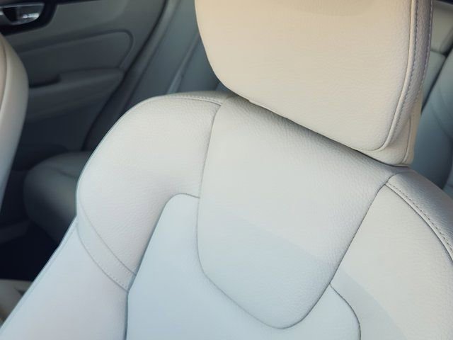 Used 2025 Volvo XC60 B5 Core image 20
