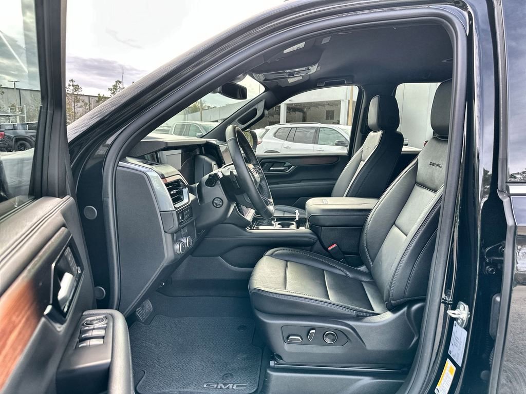 Certified 2025 GMC Yukon Denali image 19