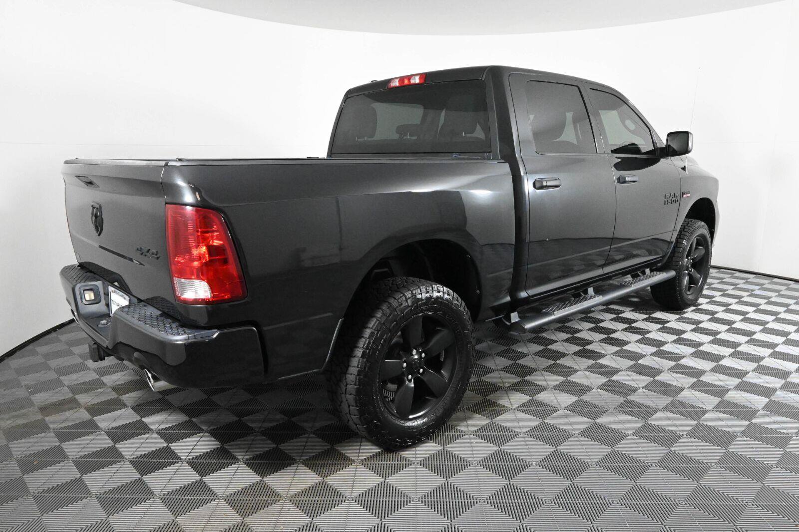Used 2016 RAM 1500 Express w/ Black Ram 1500 Express Group AWD/4WD image 6