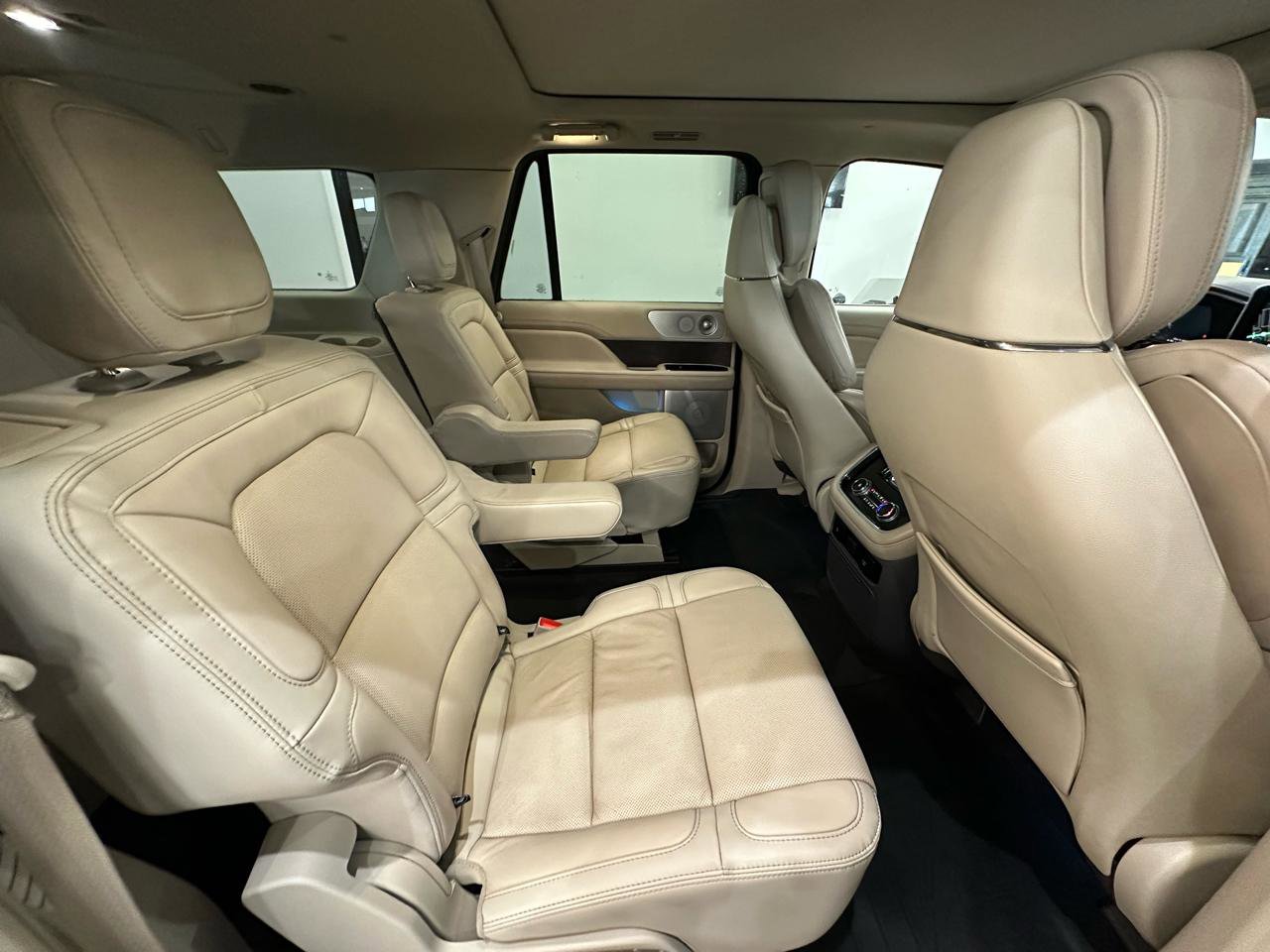 Used 2021 Lincoln Navigator L Reserve w/ Luxury Package AWD/4WD image 13