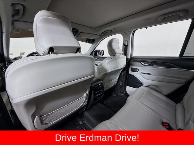 Used 2023 Jeep Grand Cherokee Overland w/ Adv Protech Group III AWD/4WD image 10