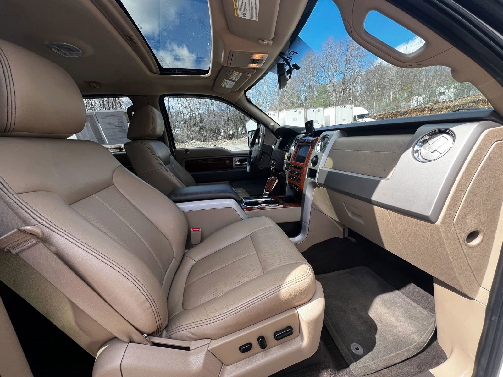 Used 2010 Ford F150 Lariat image 12