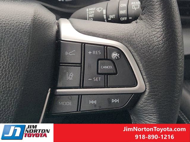 Used 2025 Toyota Sienna XLE image 30