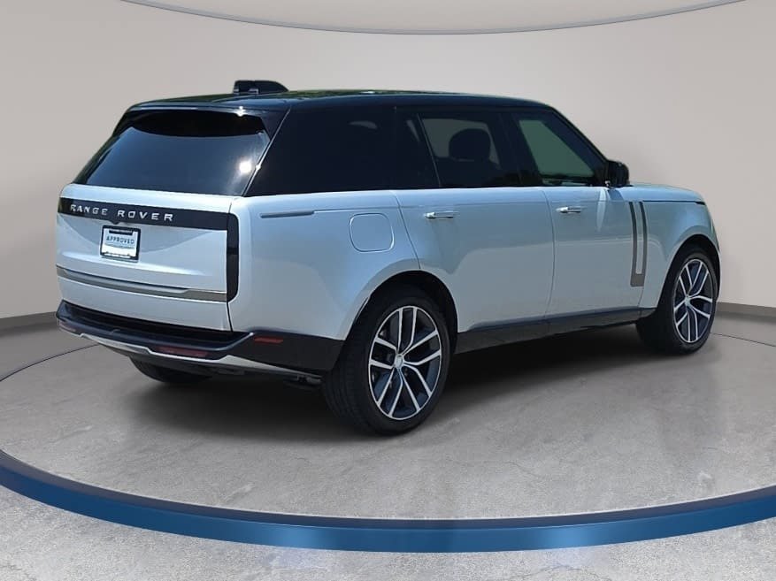 Certified 2025 Land Rover Range Rover Long Wheelbase SE AWD/4WD image 5