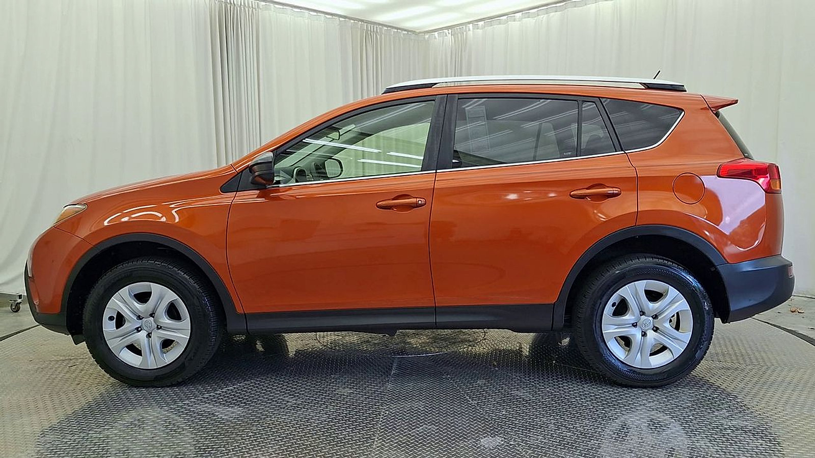 Used 2015 Toyota RAV4 LE FWD image 11