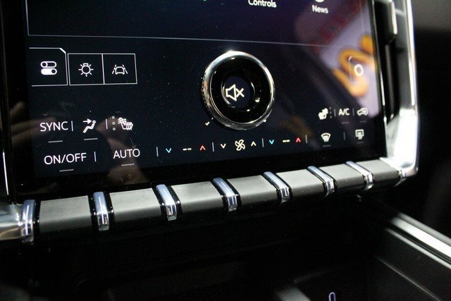 New 2026 GMC Acadia Elevation image 28