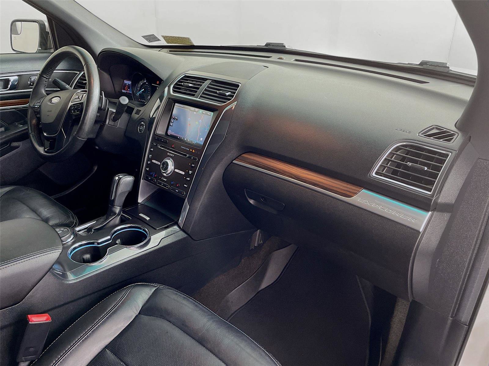 Used 2016 Ford Explorer Limited image 33
