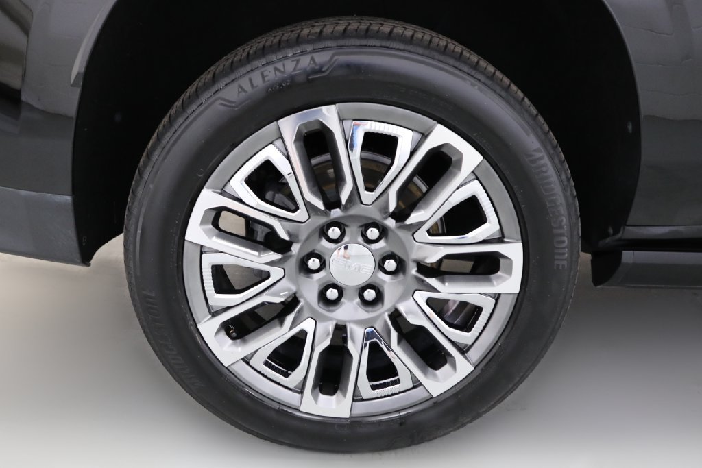 Used 2022 GMC Yukon XL Denali w/ Denali Premium Package AWD/4WD image 25