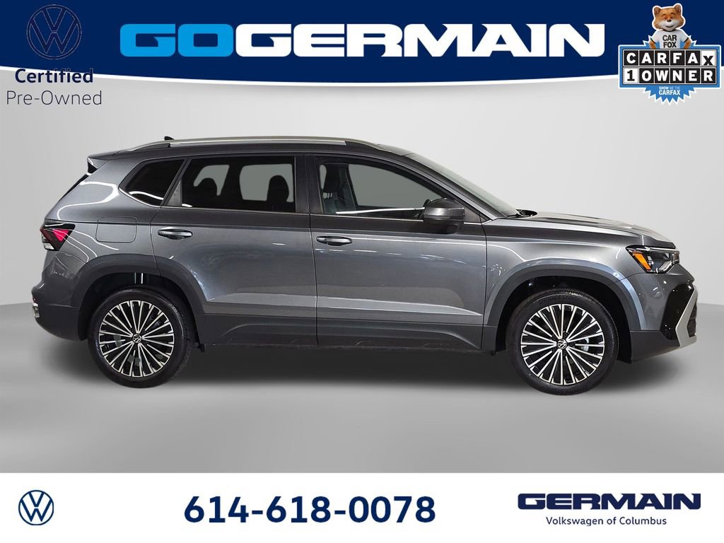 Used 2025 Volkswagen Taos SE w/ Panoramic Sunroof Package FWD image 6