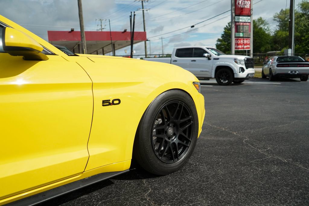 Used 2017 Ford Mustang GT w/ Black Accent Package RWD image 16
