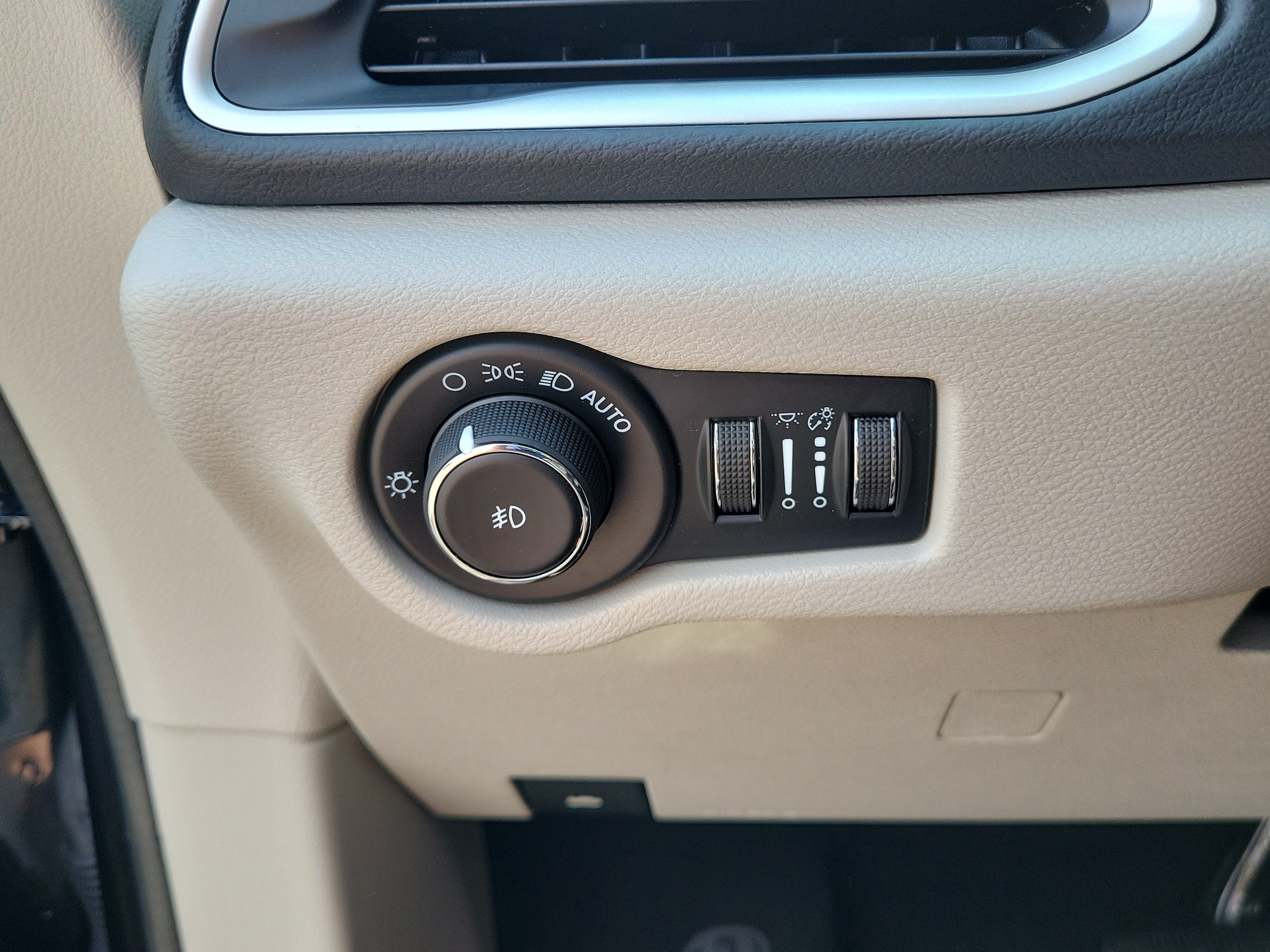 Used 2022 Chrysler Pacifica Touring-L FWD image 19