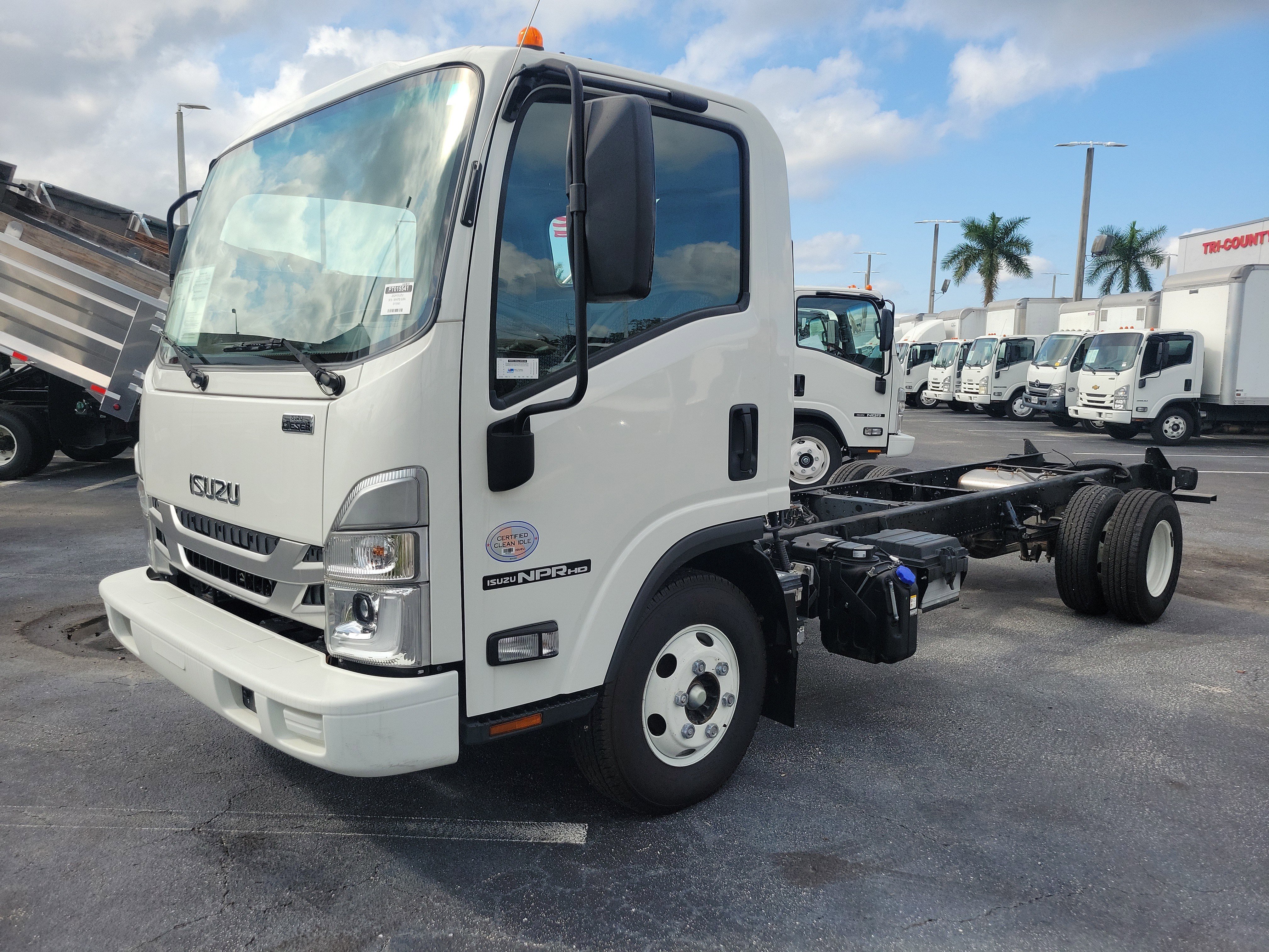 Used 2024 Isuzu NPR image 3