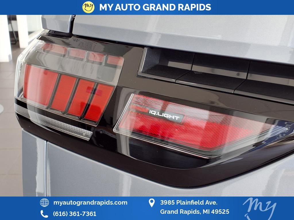 Used 2025 Volkswagen ID. Buzz Pro S RWD image 25
