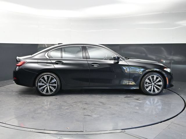 Used 2025 BMW 330i xDrive Sedan w/ Convenience Package AWD/4WD image 4
