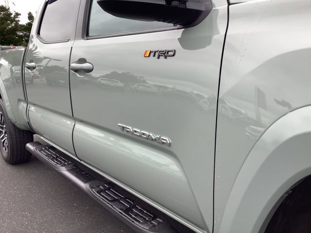 Used 2022 Toyota Tacoma TRD Sport w/ TRD Premium Sport Package AWD/4WD image 40