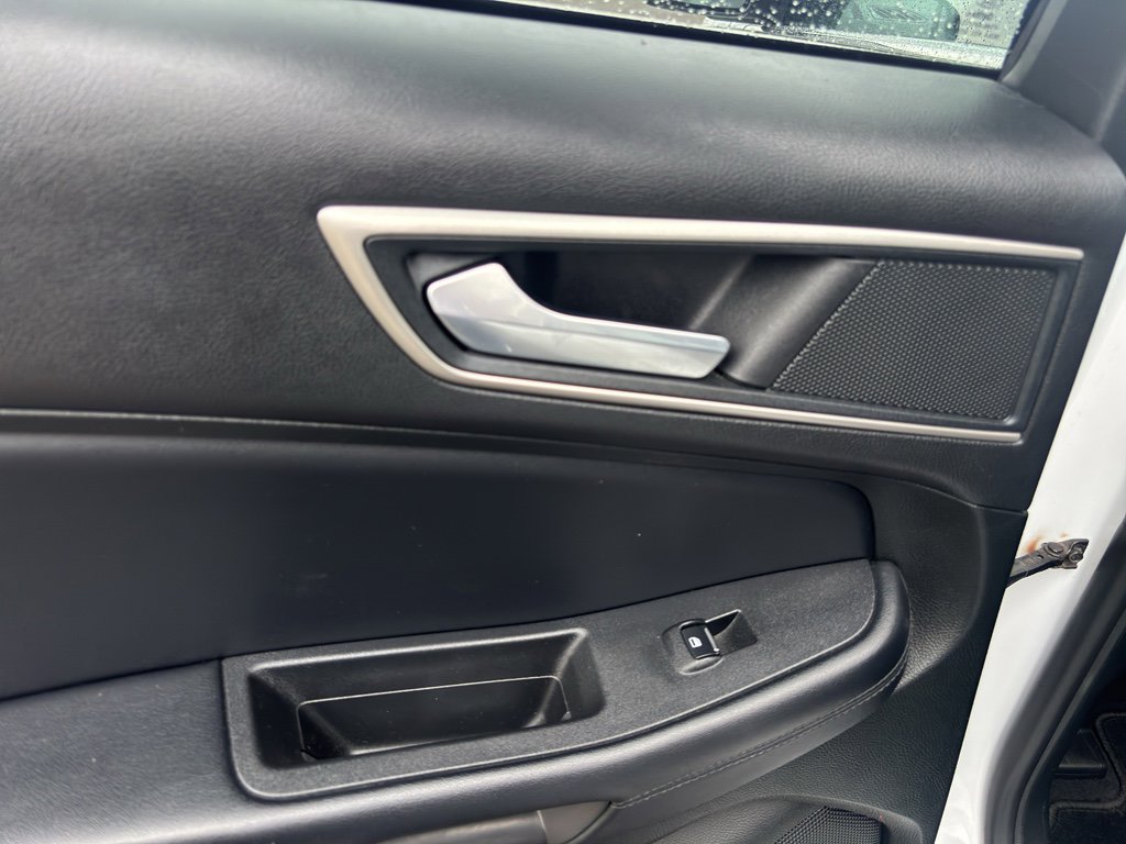 Used 2023 Ford Edge SEL image 16