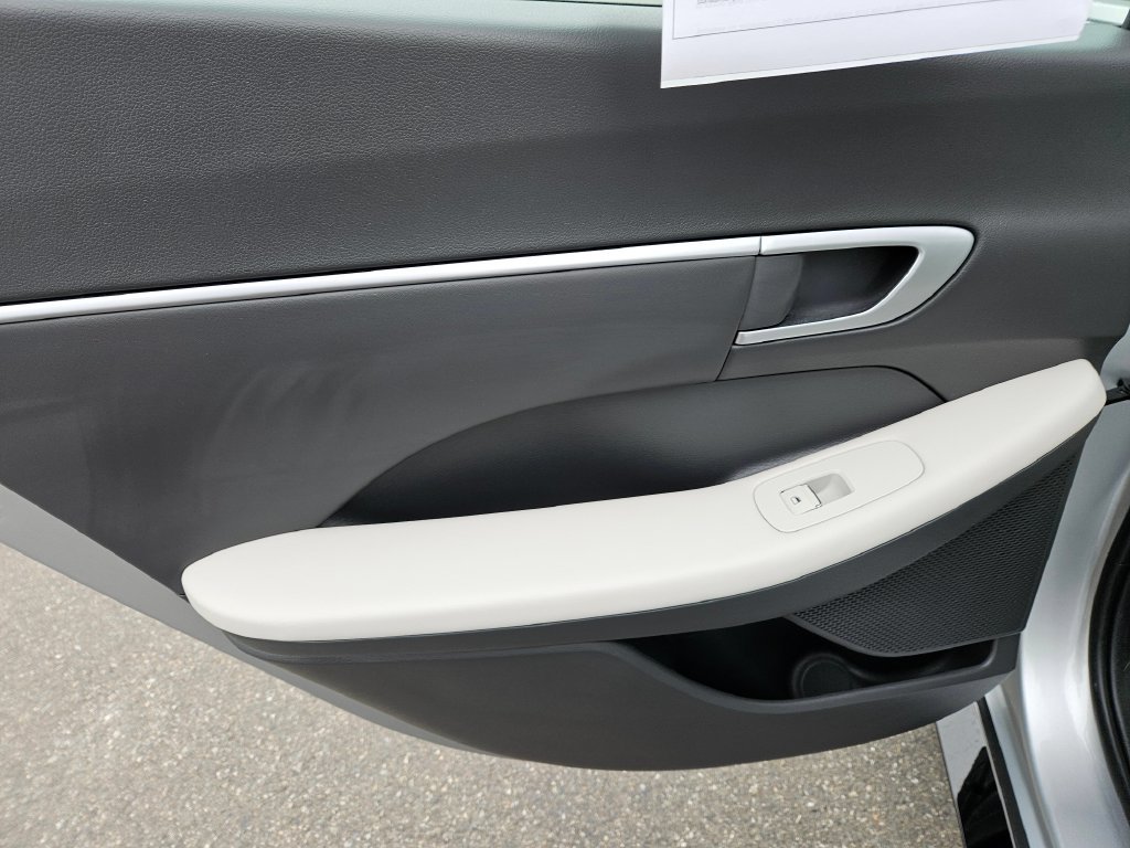 Used 2025 Hyundai Sonata SEL FWD image 13