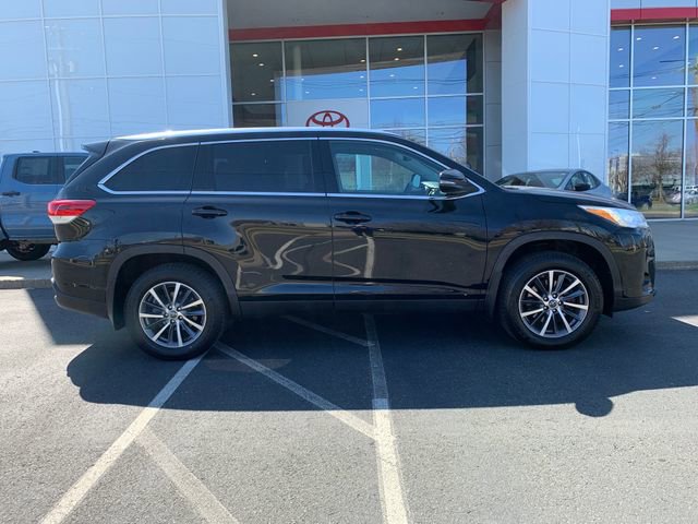 Used 2019 Toyota Highlander XLE image 2