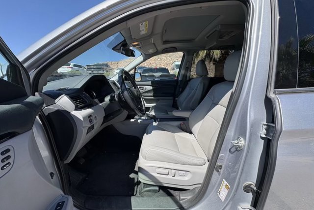 Used 2017 Honda Pilot Touring image 9