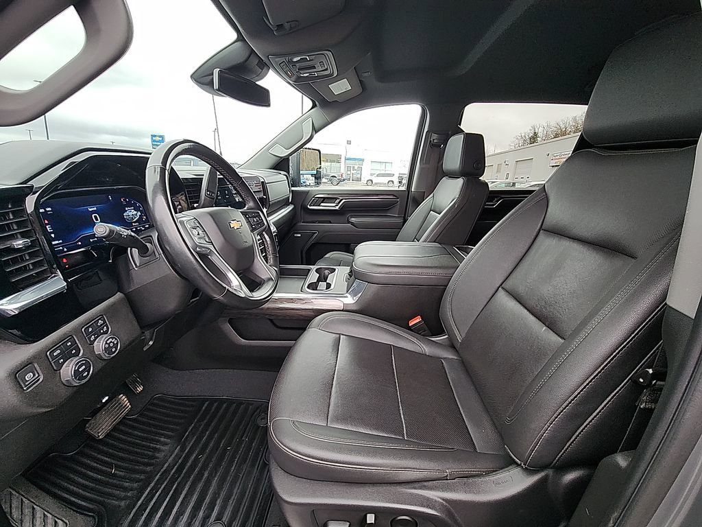 Used 2024 Chevrolet Silverado 3500 LTZ w/ LTZ Convenience Package image 16