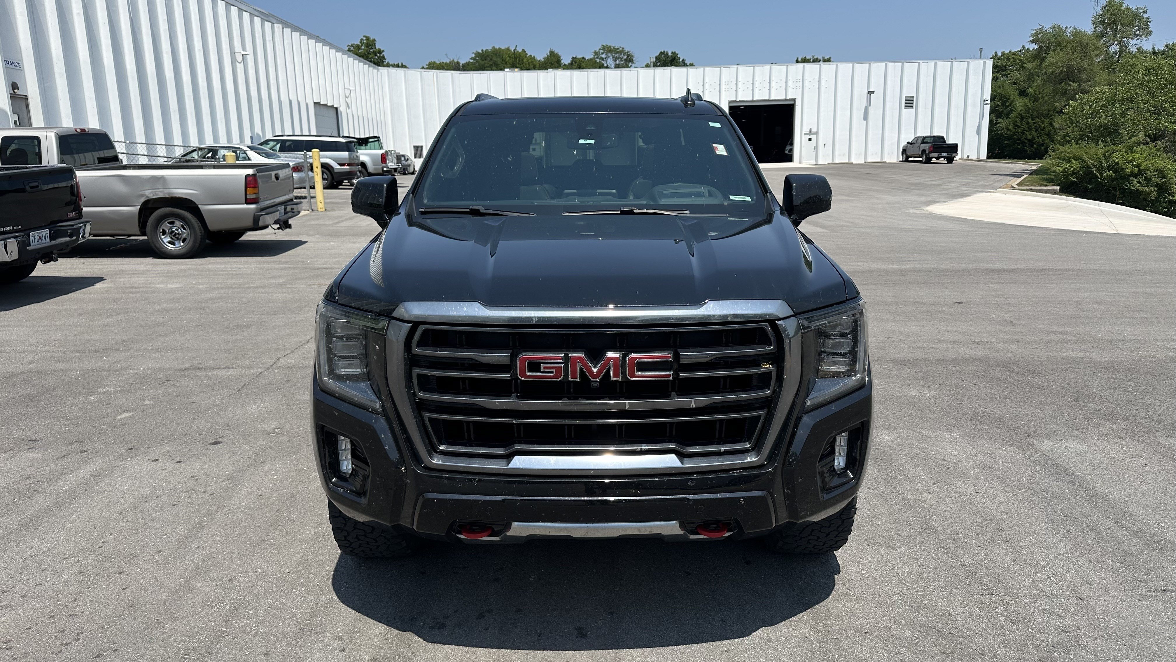Used 2021 GMC Yukon AT4 w/ AT4 Premium Package AWD/4WD image 3