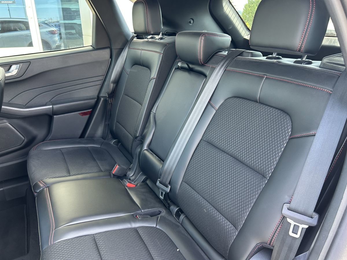 Used 2025 Ford Escape ST-Line image 9