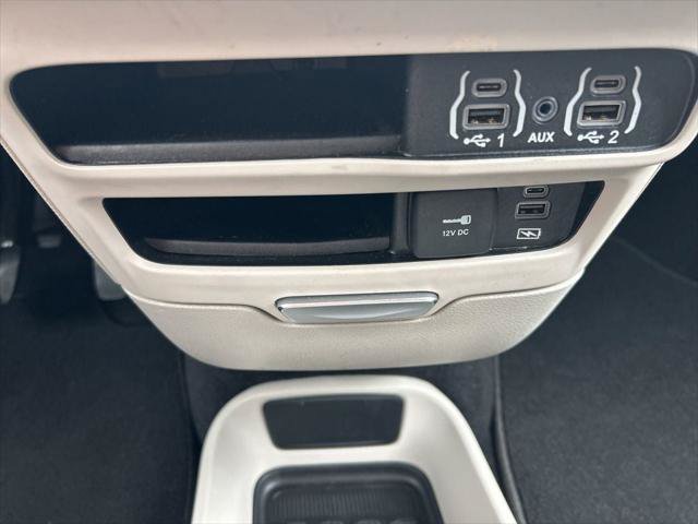 Certified 2022 Chrysler Pacifica Touring-L FWD image 36