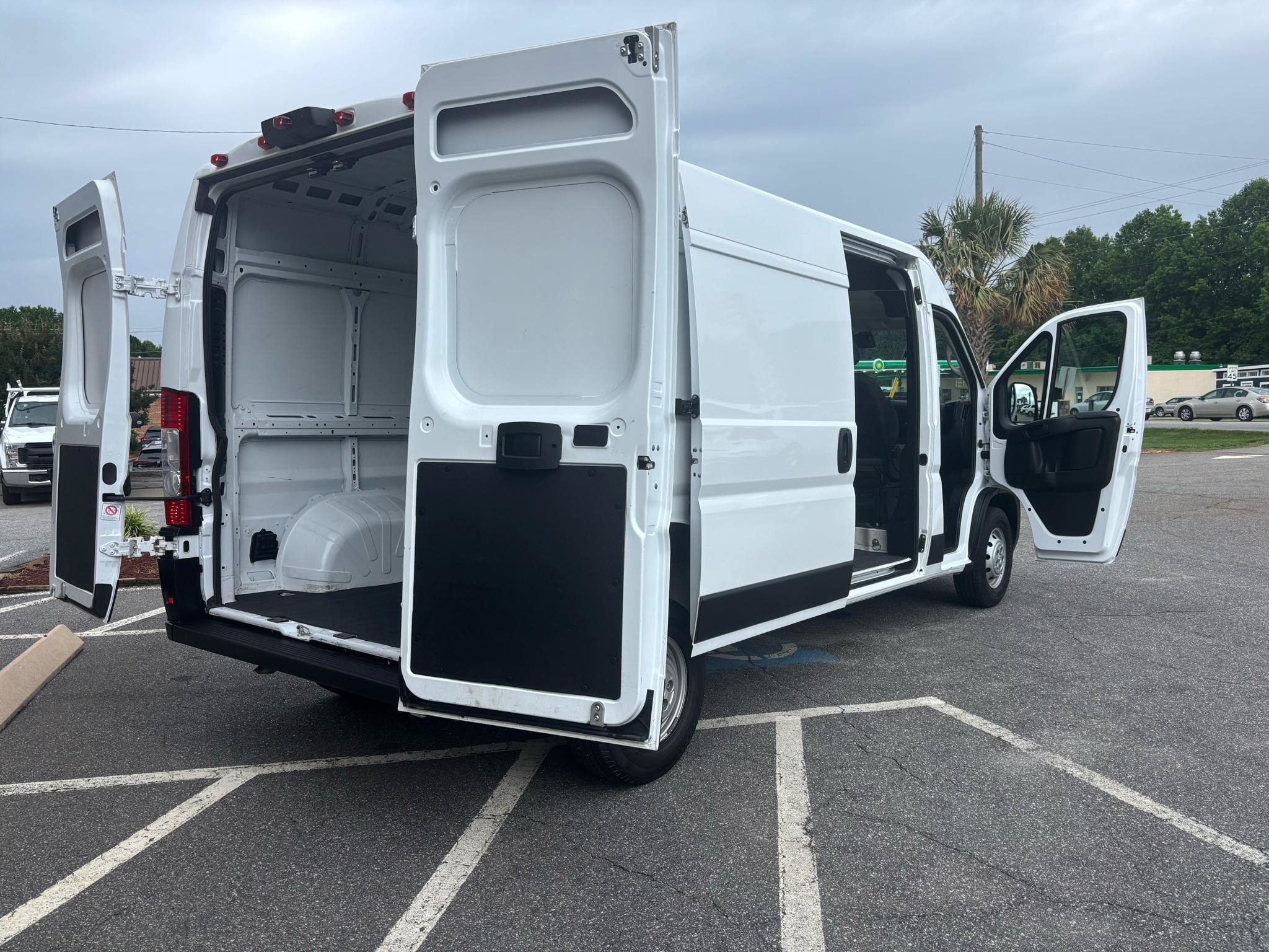 Used 2024 RAM ProMaster 2500 w/ Convenience Group FWD image 28