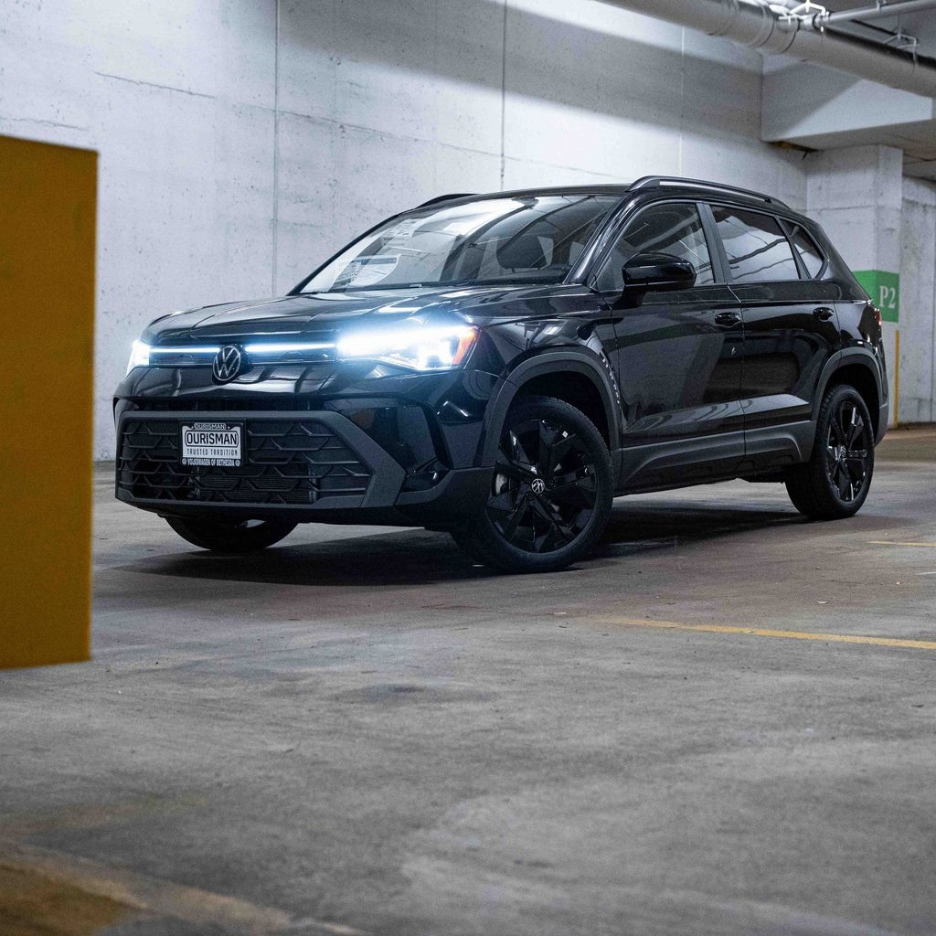 New 2026 Volkswagen Taos SE FWD image 1